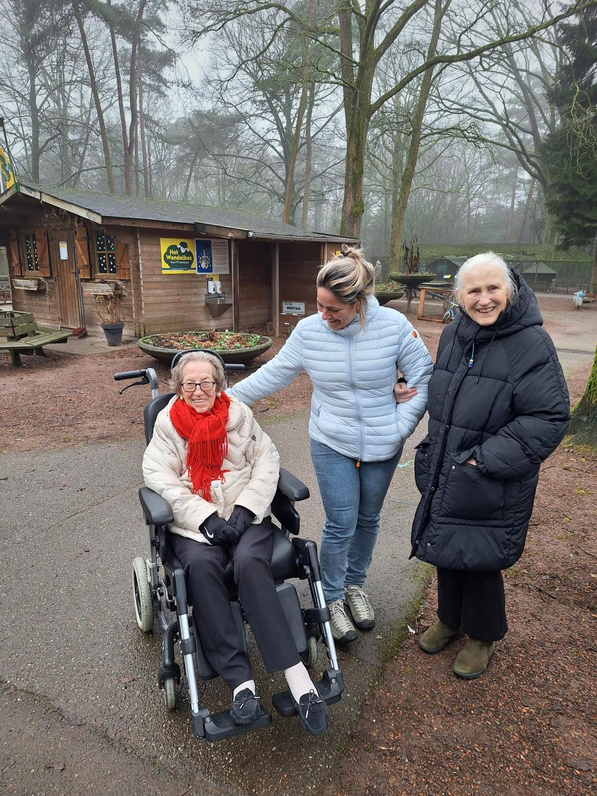 Irina buiten met cliënt